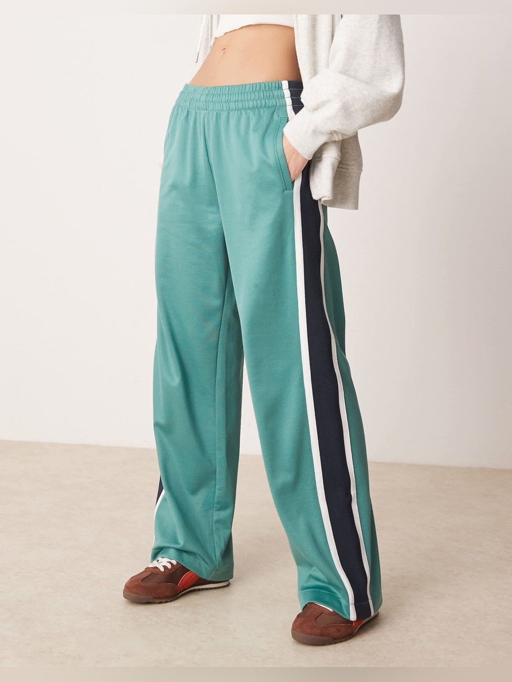 Abercrombie & Fitch Mid-Rise Track Pant